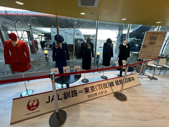 JAL50周年セレモニー  ：歴代制服展示.jpg